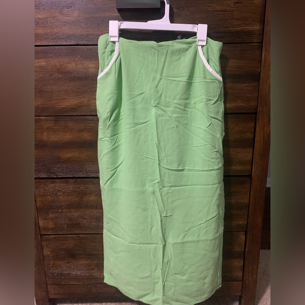 Forever 21 Green Two-Piece Cutout Skirt Set with White Trim - Picture 2 of 7